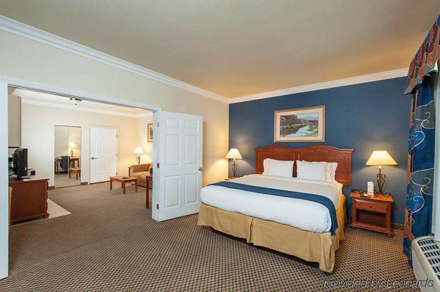 Holiday Inn Express Hotel & Suites - Paso Robles By Ihg Екстериор снимка