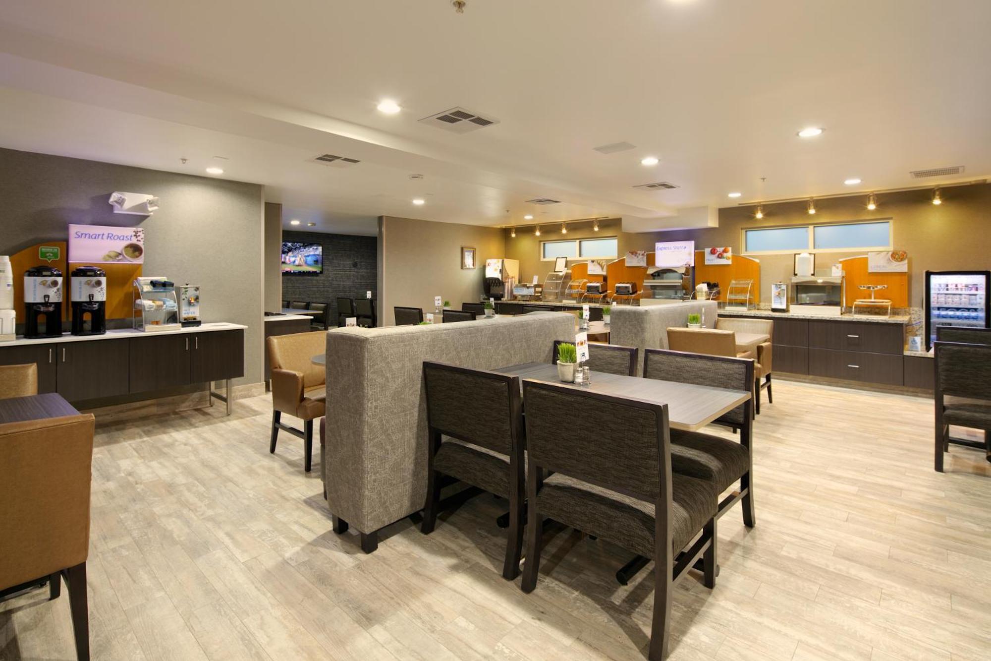 Holiday Inn Express Hotel & Suites - Paso Robles By Ihg Екстериор снимка